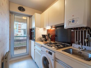 Réfrigérateur, micro-ondes, four, grille-pain