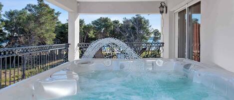 Bain à remous extérieur