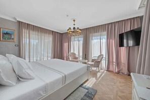 5 bedrooms, WiFi - Villa with great facilities, sea views, pool and jacuzzi (Vodice)