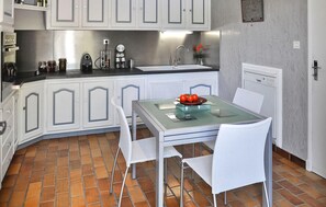 Dining - Amazing home in Barbentane (Barbentane)