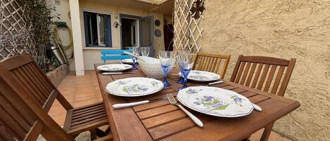Outdoor dining
