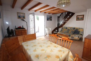 TV - Corner villa with  3 bedrooms, at only 200 m from the beach of Portiagnes plage (PORTIRAGNES)