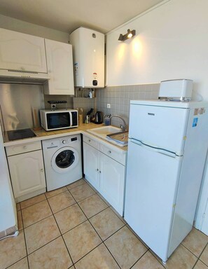 Refrigerador y microondas 