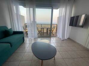 TV - Lovely flat sea view, wifi, car park, air conditioning. (CANET PLAGE)