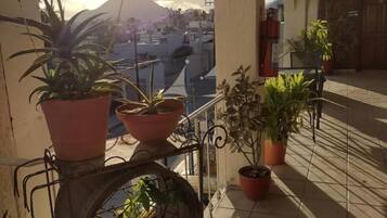 TV màn hình phẳng, sàn nhà có sưởi