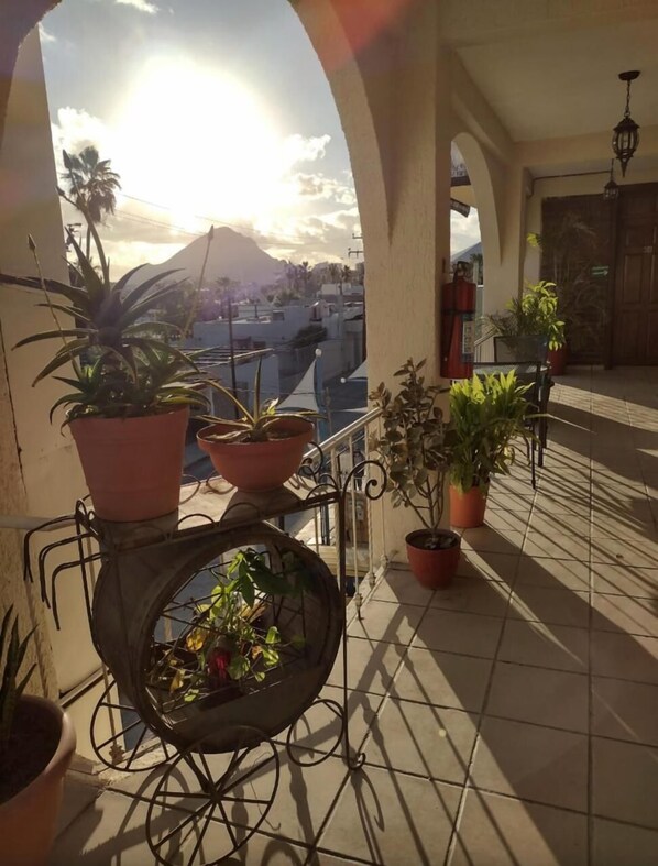 Televisión de pantalla plana, piso con calefacción