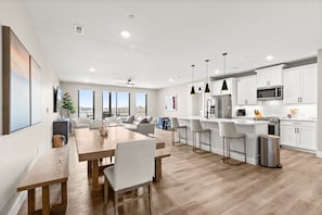 Interior - NEW Condos! 6 Bed/6 Bath! Pool, Hottub, & Gym! 2EF (Lake Ozark)