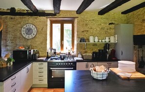 Kylskåp, ugn, spishäll och diskmaskin