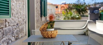 Holiday Home 'Mother's House' with Sea View, Private Terrace and Wi-Fi