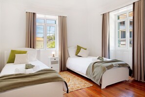 3 bedrooms, iron/ironing board, free WiFi, bed sheets - Holiday Home 'Mother's House' with Sea View, Private Terrace and Wi-Fi (Calheta)