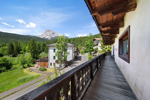 Apartment 'Appartamento Serdes Big C2' with Mountain View and Balcony