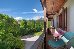 Property grounds - Apartment 'Villa Cleila Blu D' with Mountain View, Shared Garden and Balcony (San Vito di Cadore)