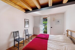 2 bedrooms, bed sheets - Apartment 'Villa Cleila Blu D' with Mountain View, Shared Garden and Balcony (San Vito di Cadore)