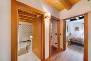 Interior - Apartment 'Villa Cleila Blu D' with Mountain View, Shared Garden and Balcony (San Vito di Cadore)