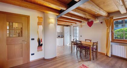 Apartamento 'Villa Cleila Blu D' con vistas a la montaña, jardín compartido y balcón