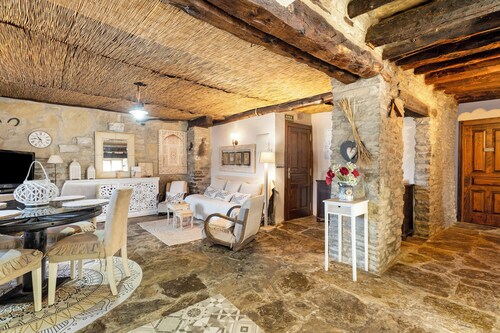 Holiday Home 'Regalate Paz 2' with Mountain View, Private Pool and Wi-Fi