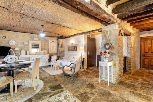 Holiday Home 'Regalate Paz 2' with Mountain View, Private Pool and Wi-Fi