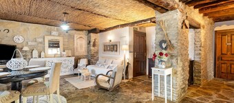 Holiday Home 'Regalate Paz 2' with Mountain View, Private Pool and Wi-Fi