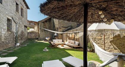 Holiday Home 'Regalate Paz' with Mountain View, Shared Pool and Wi-Fi