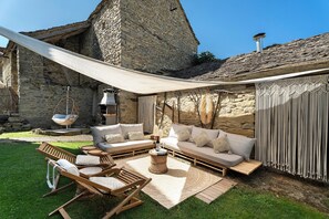 Property grounds - Holiday Home 'Regalate Paz' with Mountain View, Shared Pool and Wi-Fi (Estallo)