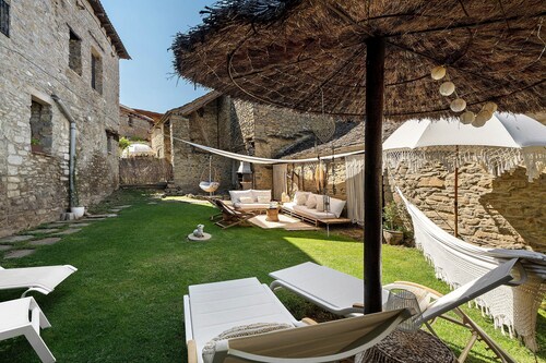 Holiday Home 'Regalate Paz' with Mountain View, Shared Pool and Wi-Fi