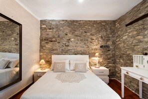 5 habitaciones, tabla de planchar con plancha y wifi gratis 