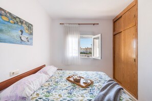 3 chambres, fer et planche à repasser, accès au Wi-Fi (inclus)