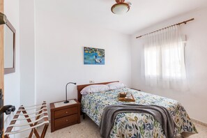 3 makuuhuonetta, silitysrauta/-lauta, ilmainen Wi-Fi, vuodevaatteet