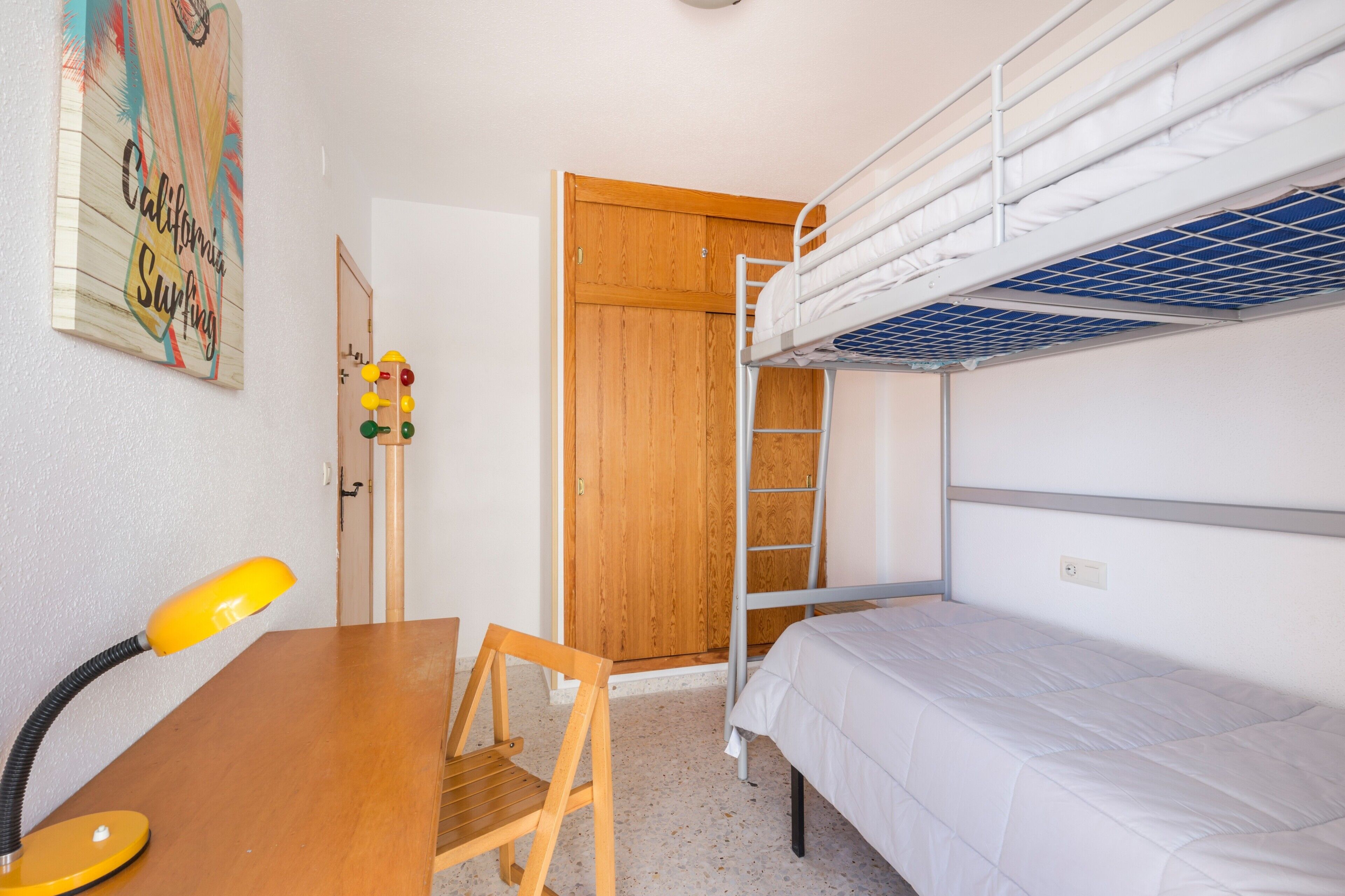 3 slaapkamers, een strijkplank/strijkijzer, gratis wifi, beddengoed