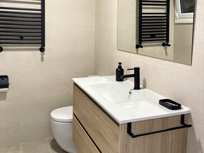 Shower, towels