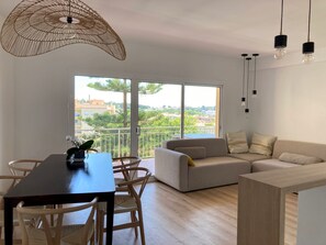TV - Apartment 'Apartament Creu De Sant Pol' with Sea View and Wi-Fi (Sant Feliu de Guíxols)