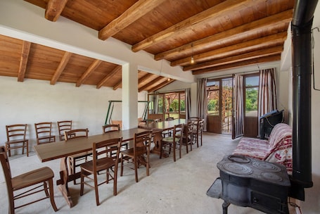 Interior. Studio Apartment 'Ant Ra Prina Chiaro Pino' with Mountain View and Shared Garden