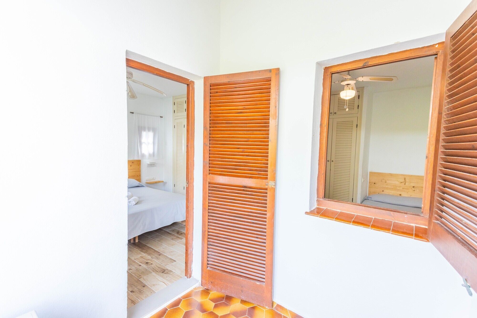 2 chambres, fer et planche à repasser, Wi-Fi gratuit, draps fournis