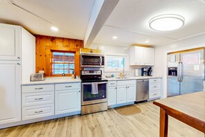 冰箱、微波炉、烤箱、炉灶