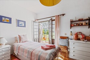 5 makuuhuonetta, silitysrauta/-lauta, ilmainen Wi-Fi, vuodevaatteet