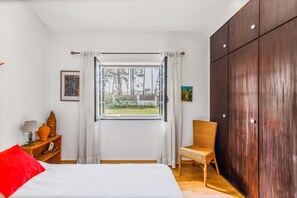 5 quartos, ferros/tábuas de passar roupa, Wi-Fi de cortesia