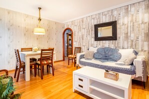 TV - Apartment 'Cristina Center' with Balcony, Wi-Fi and Air Conditioning (València)