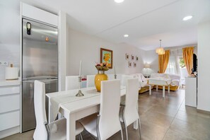 Dining - Casa Blanca Apartment with Private Terrace, Balcony and Wi-Fi (Rota)