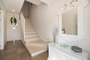 Interior - Casa Blanca Apartment with Private Terrace, Balcony and Wi-Fi (Rota)