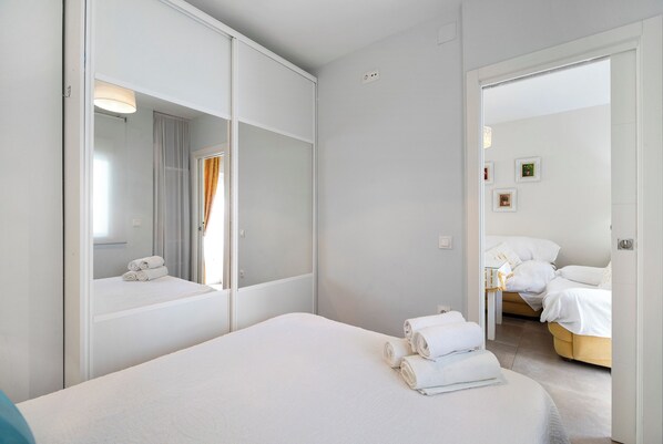 3 bedrooms, iron/ironing board, free WiFi, bed sheets