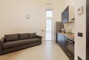 Fridge, microwave, oven, stovetop - Cozy Corner with Balcony and Private Garage! (Milano)