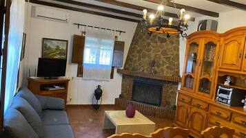 TV, fireplace, DVD player, stereo