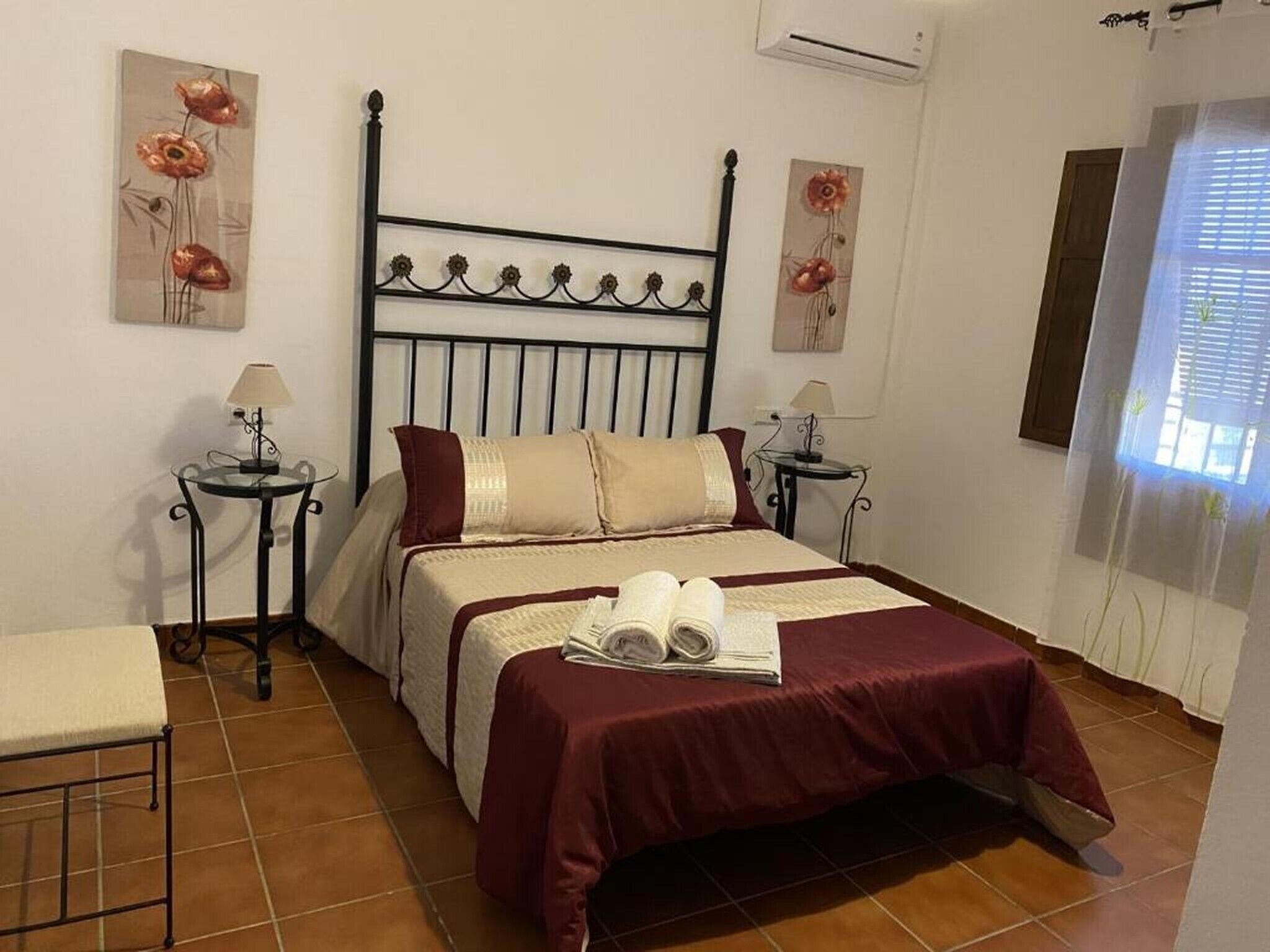 4 bedrooms, iron/ironing board, free WiFi, bed sheets