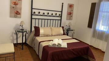 4 bedrooms, iron/ironing board, free WiFi, bed sheets