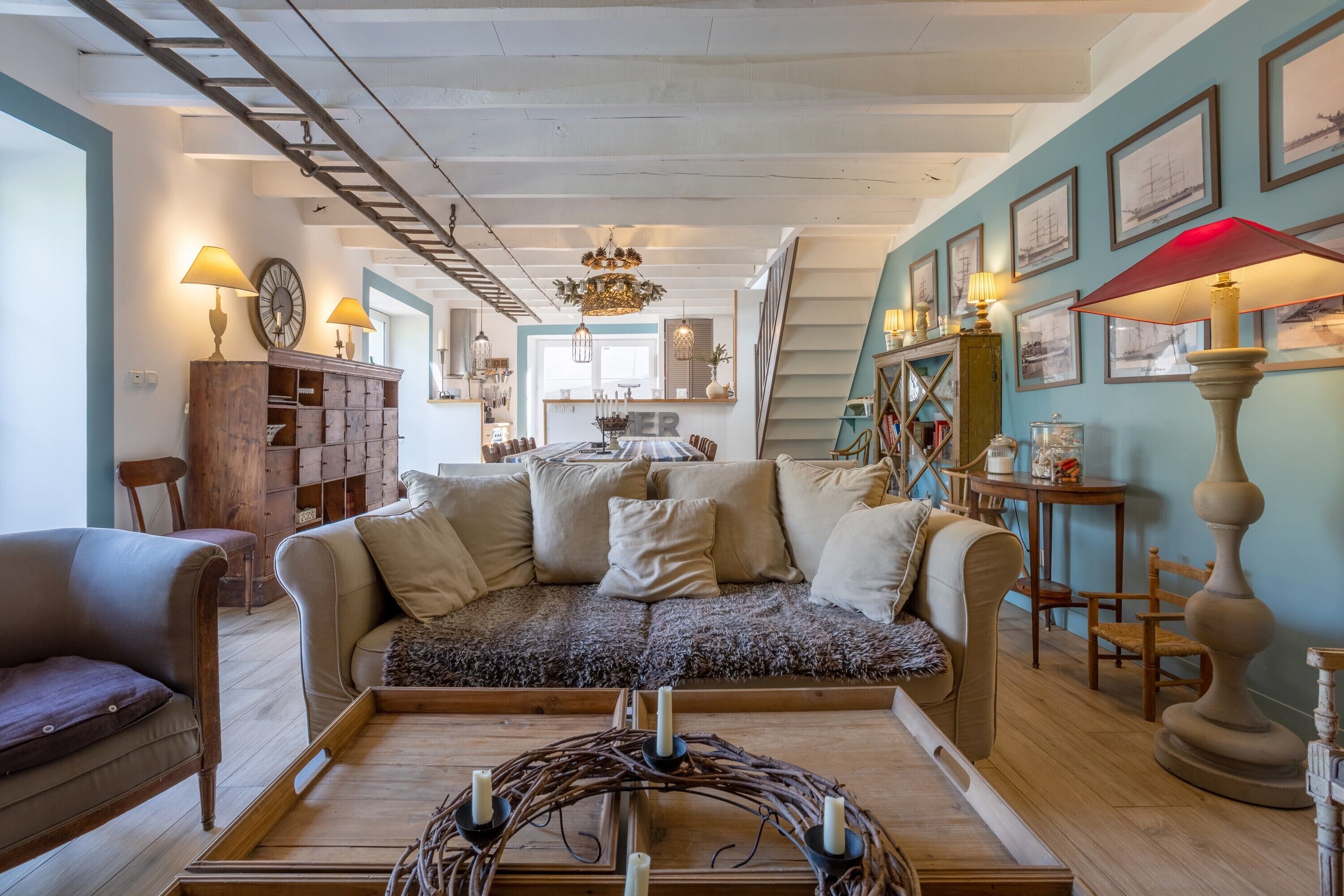 Televisión y chimenea 