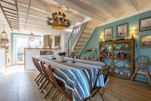 Dining - Holiday Home 'La Bonne Descente' with Lake View, Private Terrace and Wi-Fi (Fouesnant)