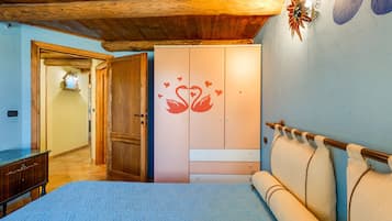 2 bedrooms, bed sheets