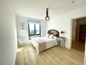 4 Schlafzimmer, Bügeleisen/Bügelbrett, kostenloses WLAN, Bettwäsche