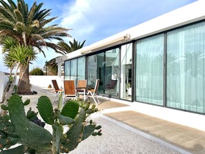 Outdoor dining - 'Casa Marina' with Private Pool, Private Terrace and Wi-Fi (Costa Teguise)
