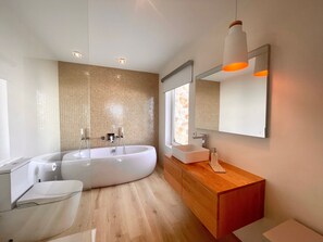 Shower, hair dryer, towels - 'Casa Marina' with Private Pool, Private Terrace and Wi-Fi (Costa Teguise)